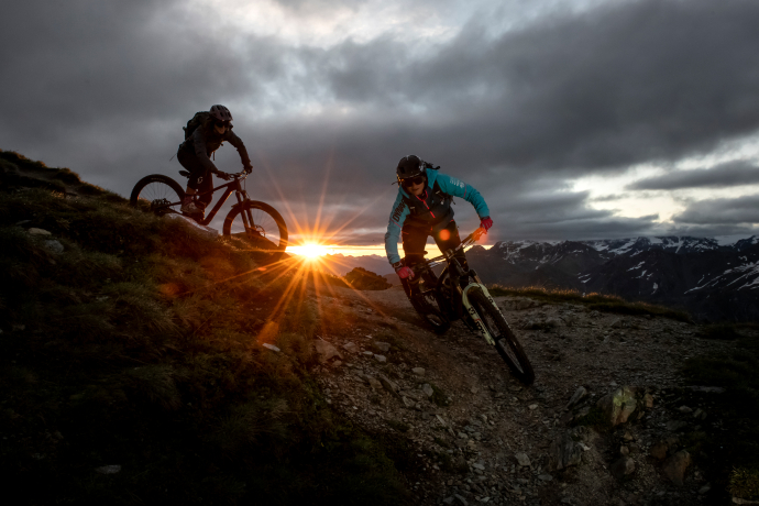 Sonnenaufgang über dem Goldseetrail (Foto: © Balz Weber) Sonnenaufgang über dem Goldseetrail