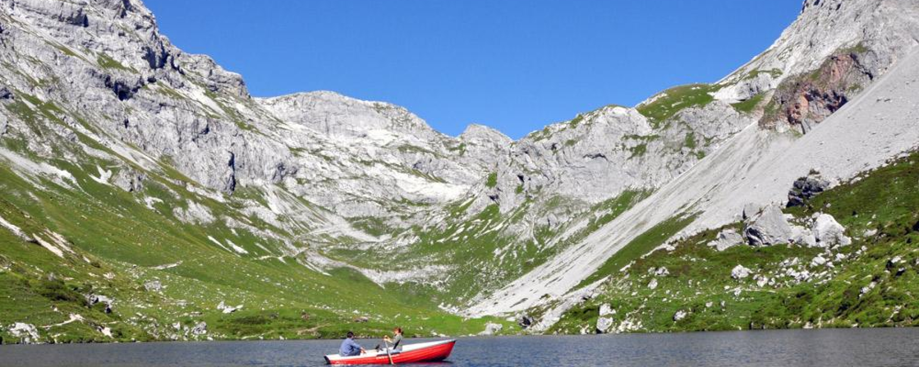 Auf dem Partnunsee können 2 Boote ausgeliehen werden