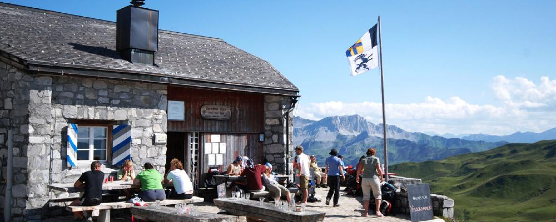 Rast in der Carschinahütte