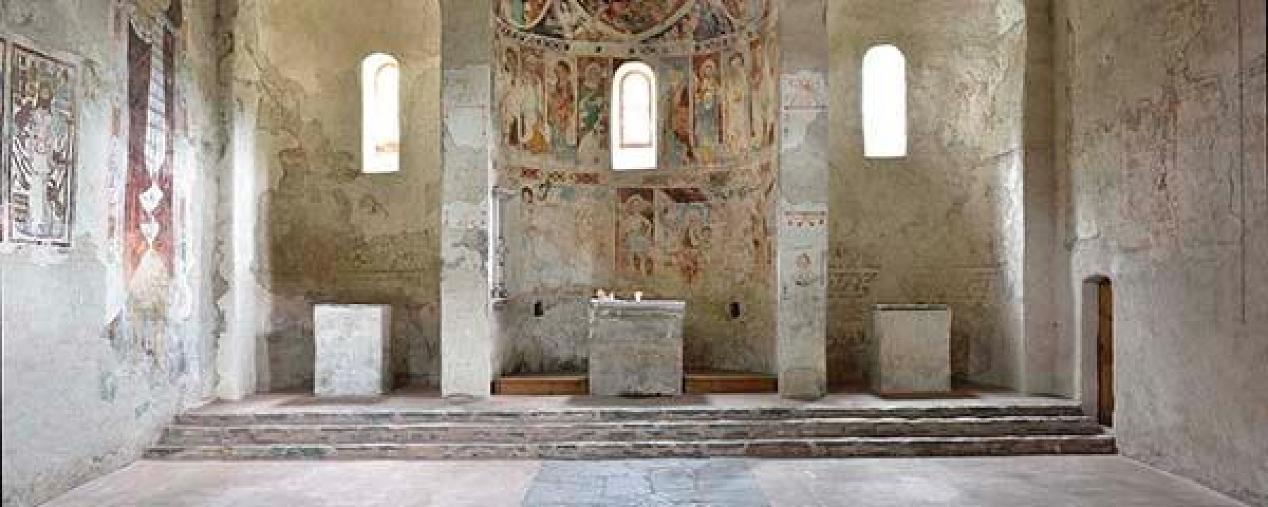 Die drei Apsiden in der Kirche St. Peter in Mistail