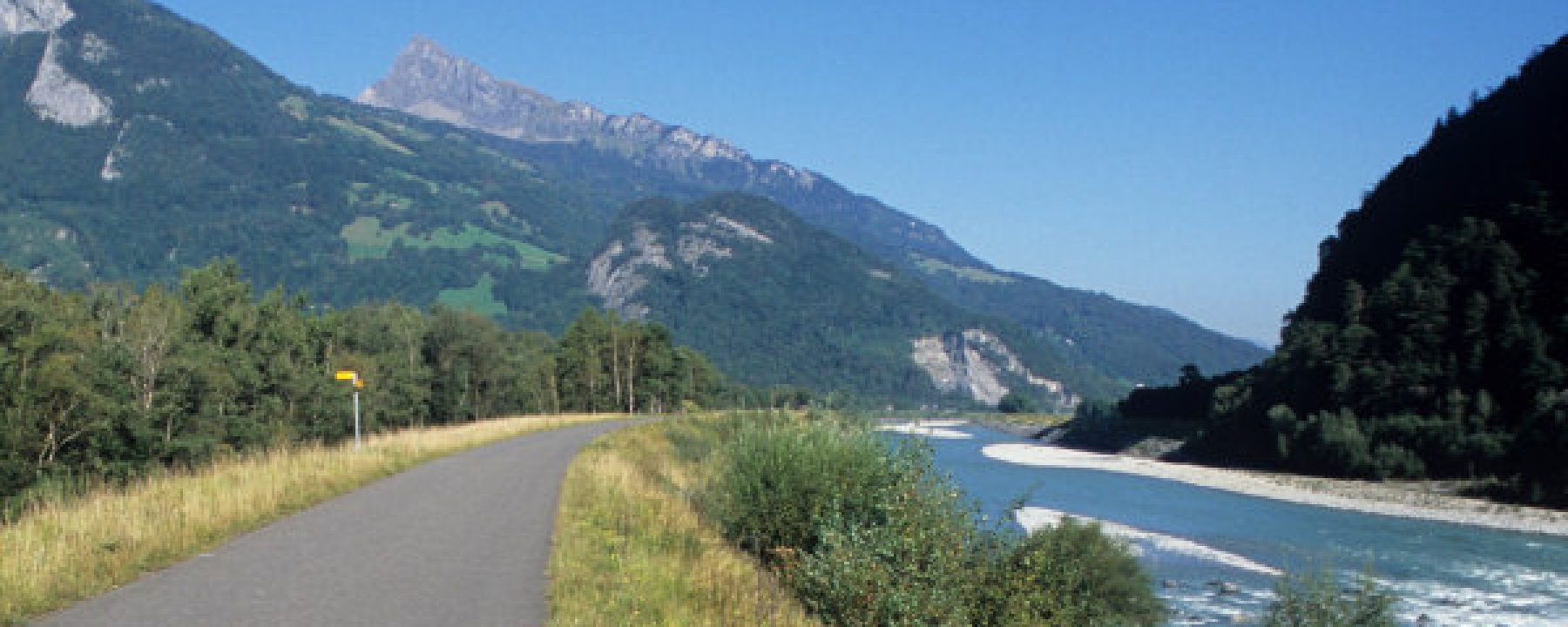 Rheindamm bei Sargans