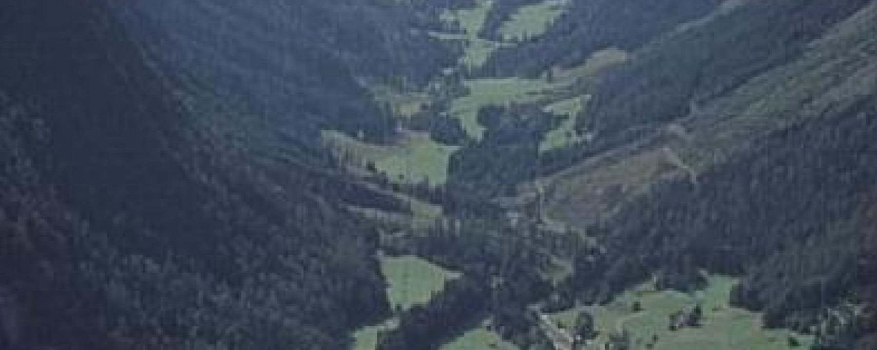 Das Dorf Vättis und der Kunkelspass von oben
