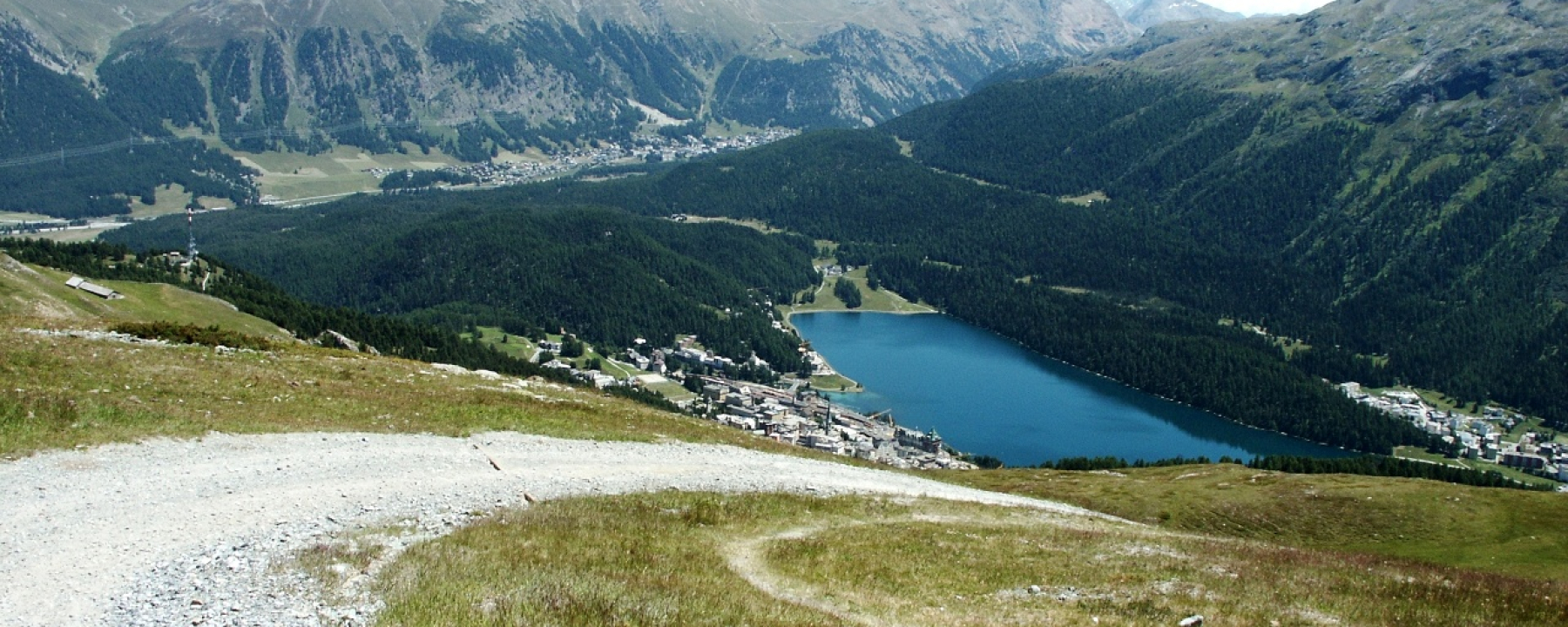Abfahrt von der Corviglia mit St. Moritzer See