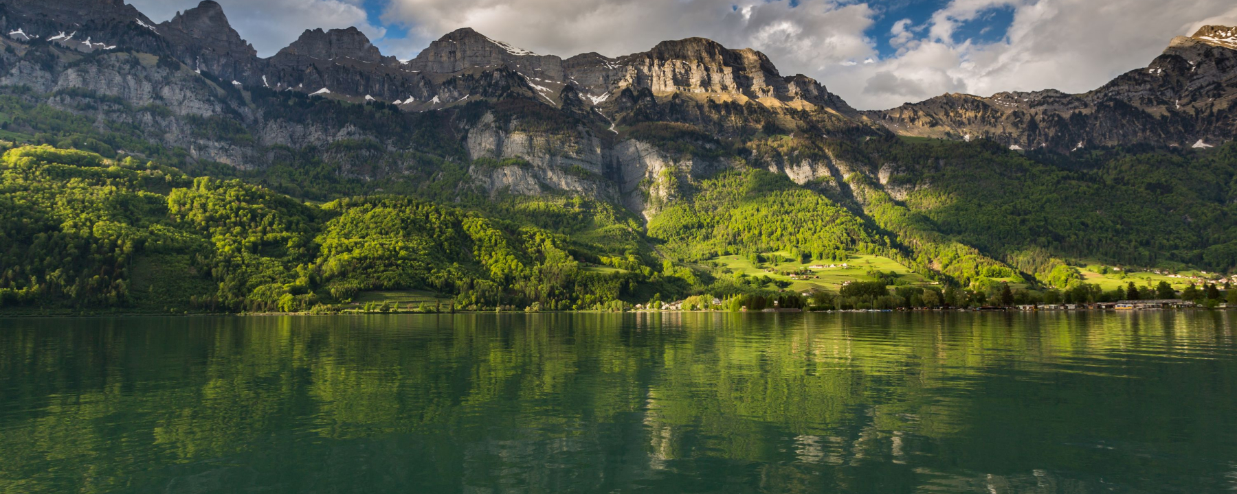 Der fjordartige See und die imposanten Churfirsten