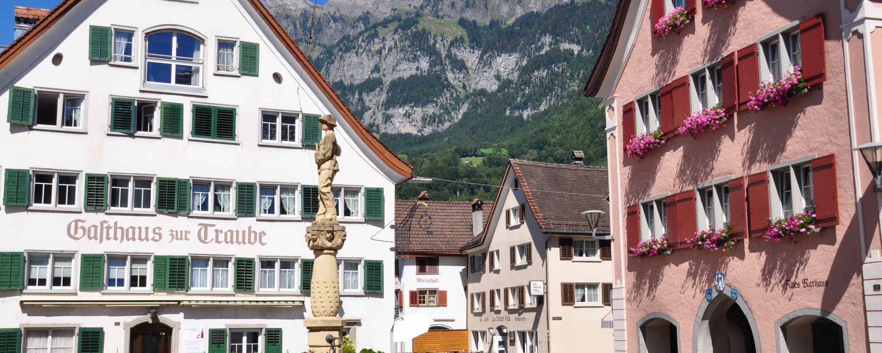 Der charakterischtische Dorfbrunnen von Walenstadt