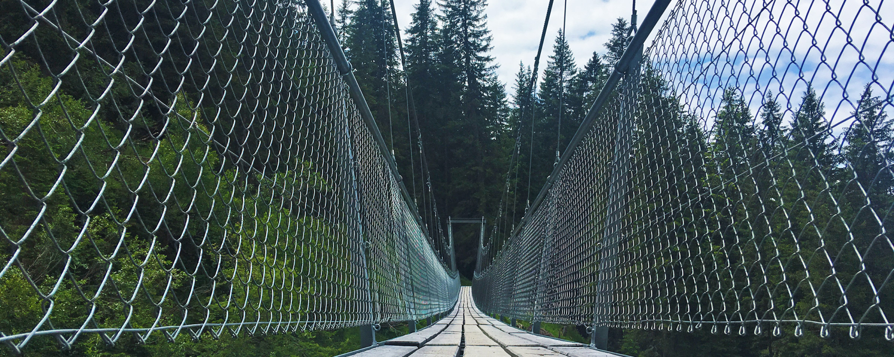 Ganz schön lang: die Gerüsttobelbrücke verbindet Pany mit dem Stelserberg