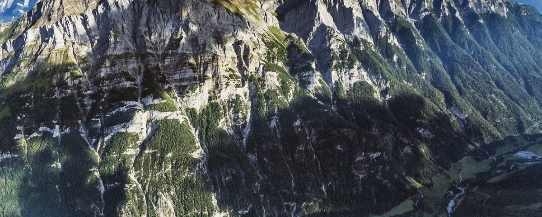 Blick auf die Westwand des Calanda von Vättis