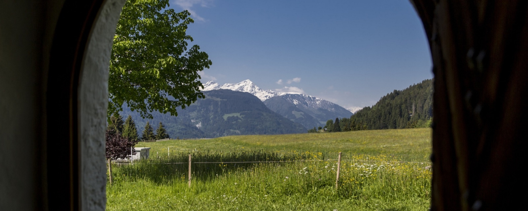 Blick von der Kapelle S. Giacun in Richtung Naul
