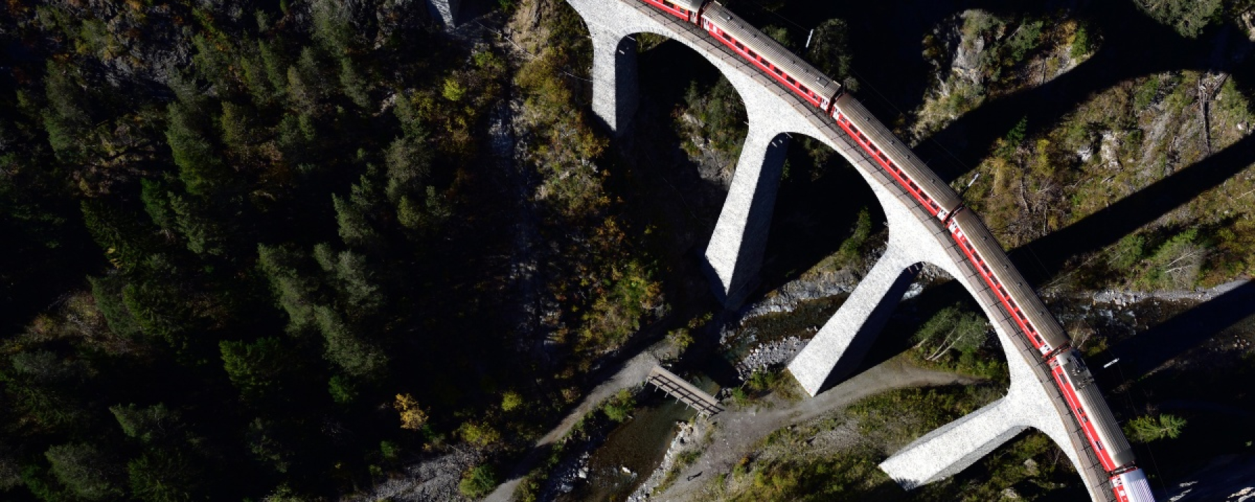 Landwasserviadukt im Naturpark Parc Ela von oben