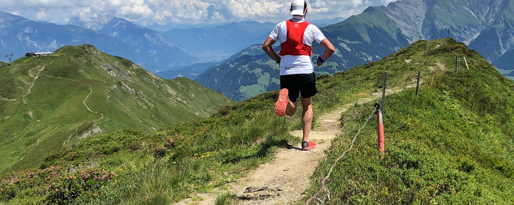 Trailrunner auf dem Grad zum Piz Mundaun