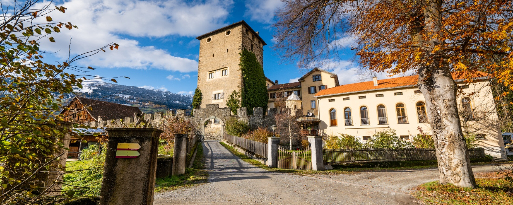 Schloss Rietberg im Herbst