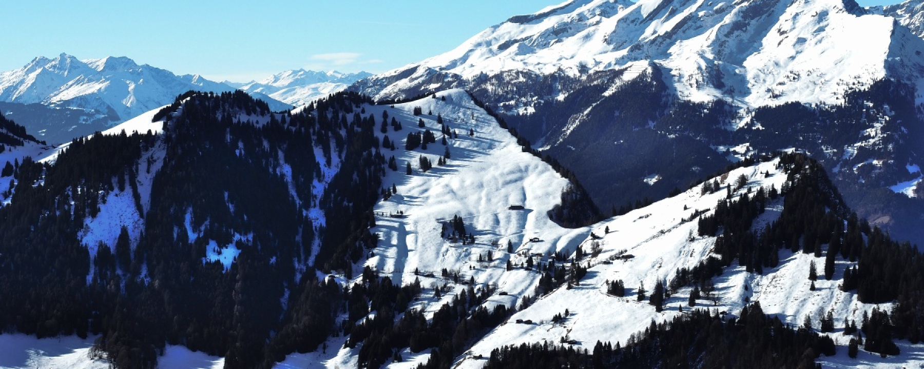 Blick von Grüsch-Danusa auf den Cyprianspitz (Bildmitte)