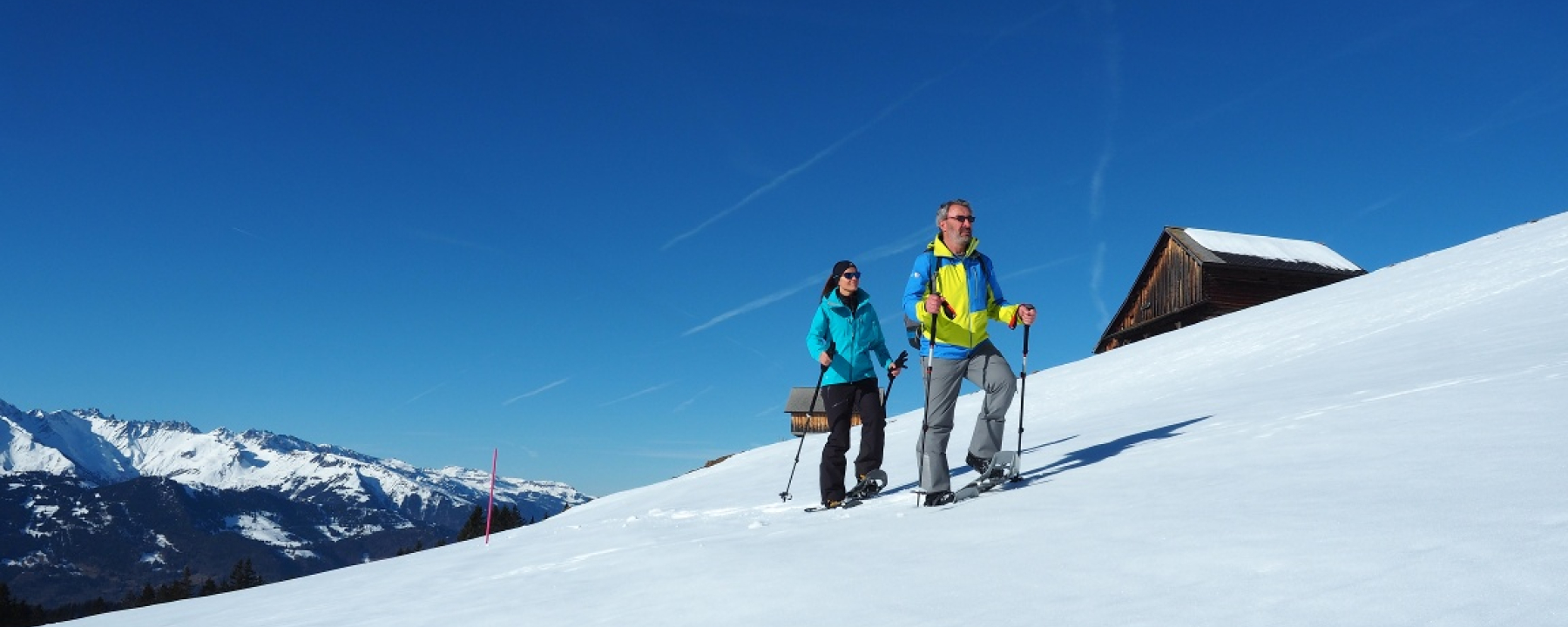 Schneeschuhlaufen im ersten Skigebiet in Graubünden
