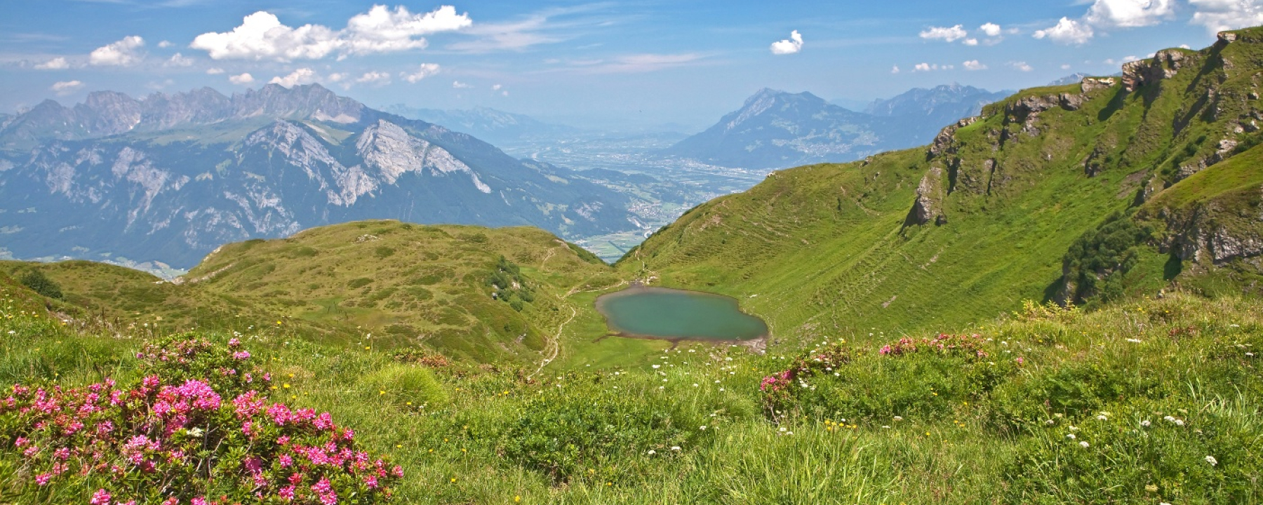 Viltersersee mit Ausblick über das Rheintal