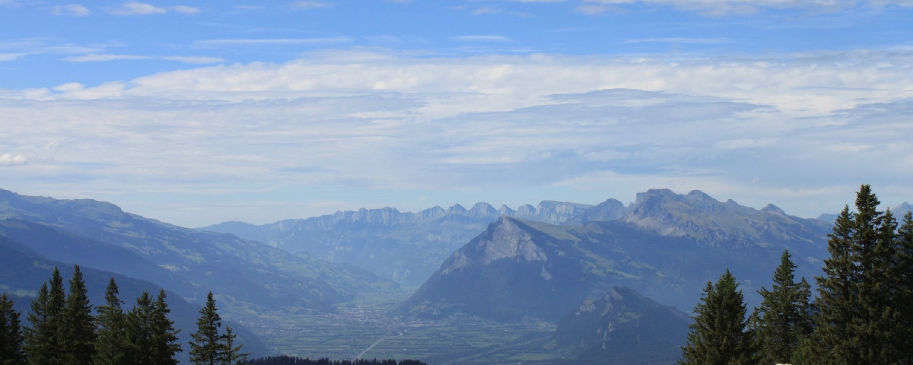 Tolle rundum Sicht am Furner Berg, z.B. ins Rheintal bis nach Sargans