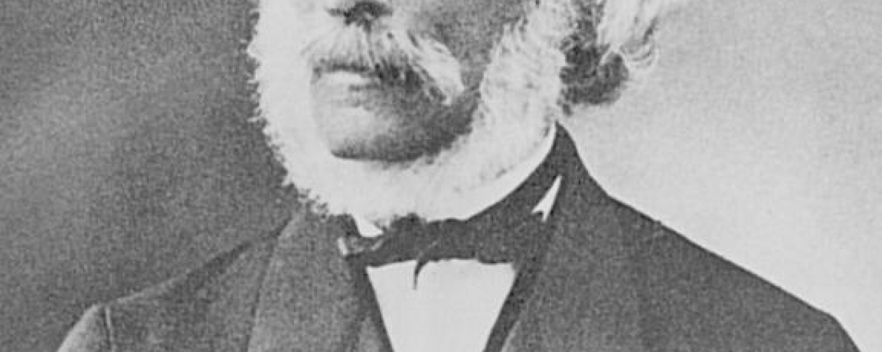Richard La Nicca (1794-1883), junger Ingenieur aus Safien, bewarb sich erfolgreich als Assistent des Bauunternehmers Giulio Pocobelli, der den Bau der San Bernadinostrasse (1818-23) leitete. Mit erst 25 Jahren wurde La Nicca zum ersten Oberingenieur in Graubünden ernannt. Neben der Julierstrasse gehen weitere grosse Bauwerke im Kanton auf ihn zurück.