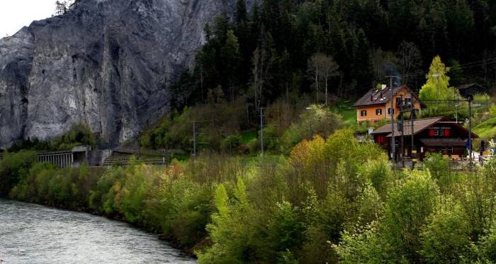 Besenbeizli Valendas aus der Sicht der Brücke ©Fabian Jöhl