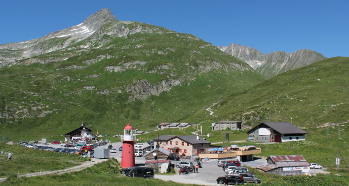 Passhöhe mit Leuchtturm