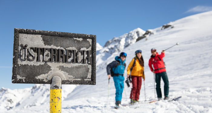 Die Madrisa Rundtour führt von der Schweiz nach Österreich und zurück. Hier auf dem Schlappiner Joch.