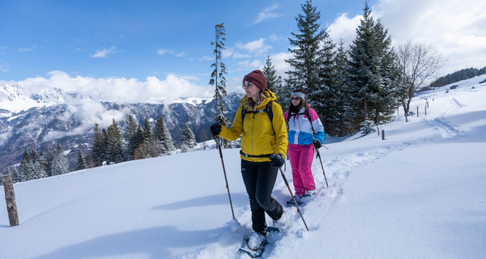 Gemütlich unterwegs mit den Schneeschuhen Gemütlich unterwegs mit den Schneeschuhen