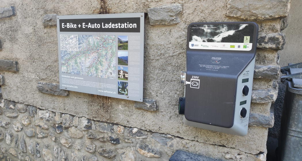 E-Bike Ladestation, Gasthaus Rathaus, Safien Platz (nsp_img_5bf2ab8)