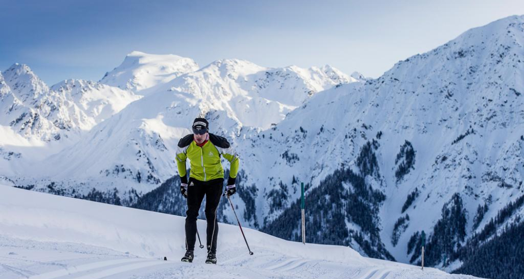 Langlaufathlet Gianluca Cologna auf der Höhenloipe Minschuns. Langlaufathlet Gianluca Cologna auf der Höhenloipe Minschuns.