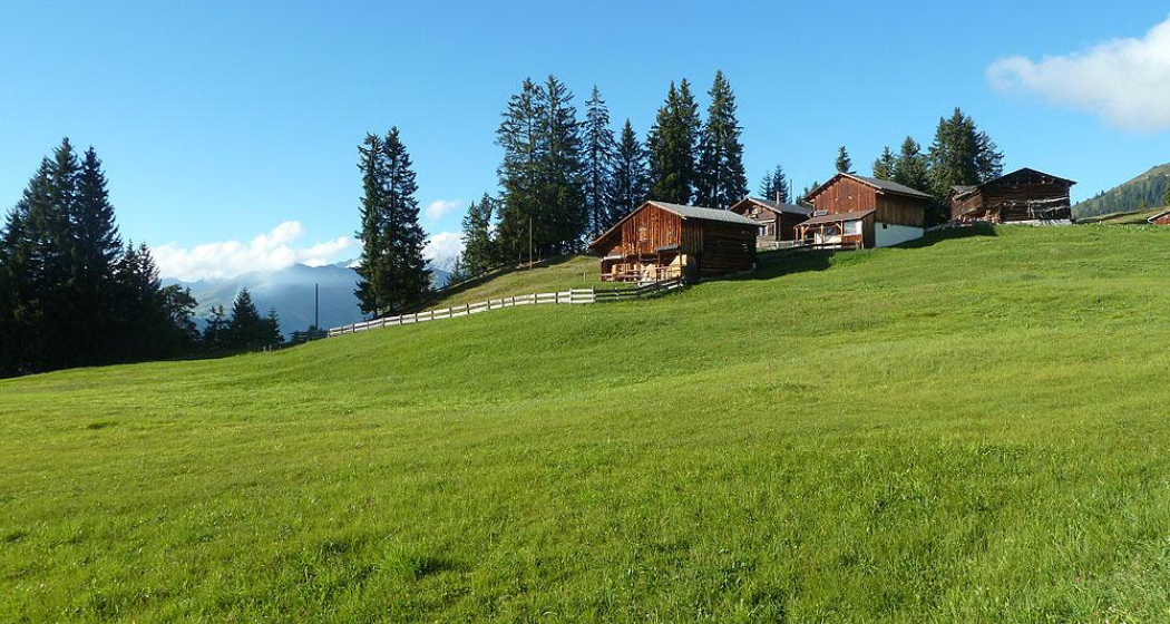 Maiensäss-Dörfchen Tratza oberhalb Pany Maiensäss-Dörfchen Tratza oberhalb Pany