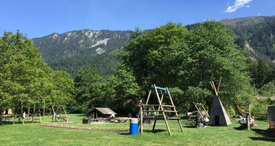 Spielplatz Domat/Ems mit Feuerstelle Spielplatz Domat/Ems mit Feuerstelle