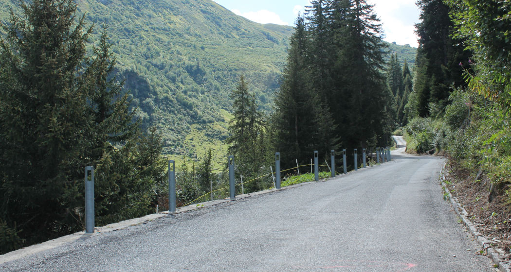 verkersarme Strasse ins Tal hinein verkersarme Strasse ins Tal hinein