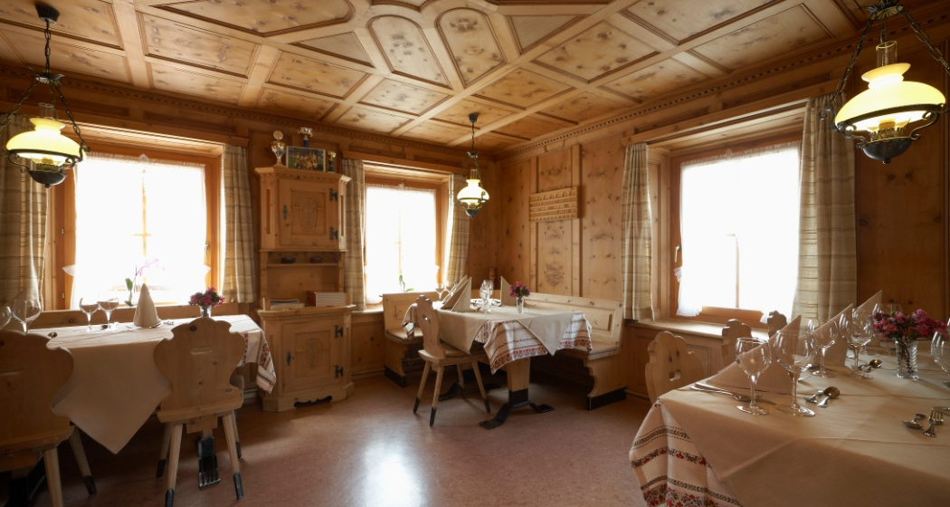 Arvenstube Restaurant Hotel Staila Arvenstube Restaurant Hotel Staila