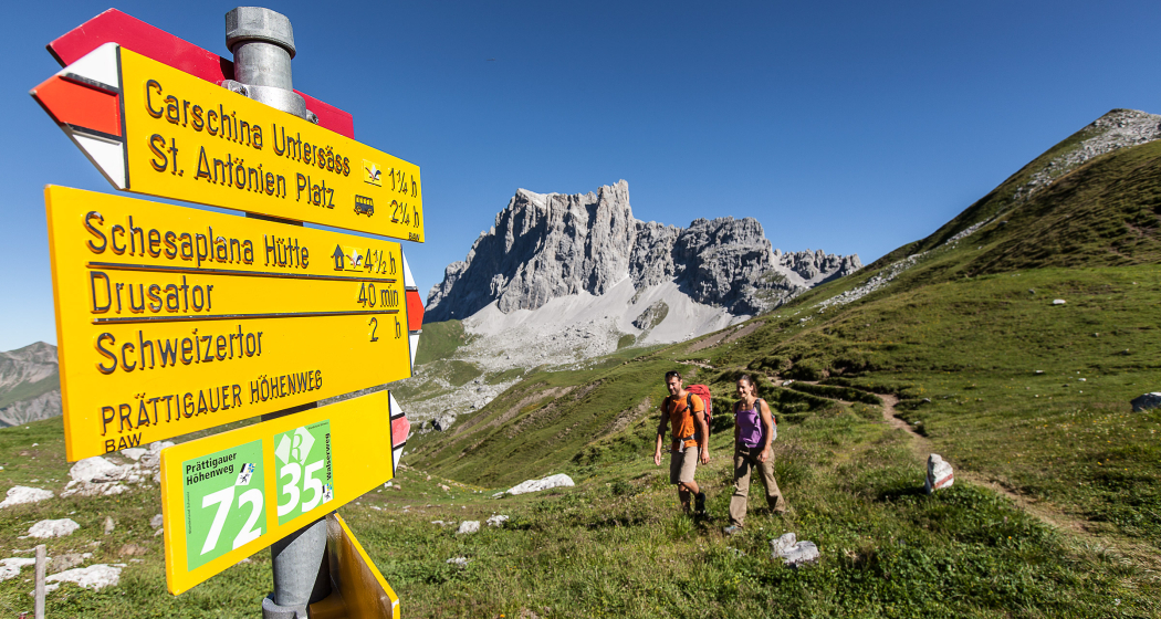 Unterwegs auf dem Prättigauer Höhenweg Unterwegs auf dem Prättigauer Höhenweg