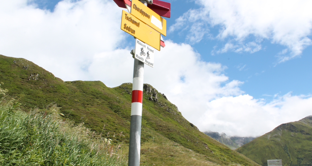 Abzweigung an der Pass-Strasse Abzweigung an der Pass-Strasse