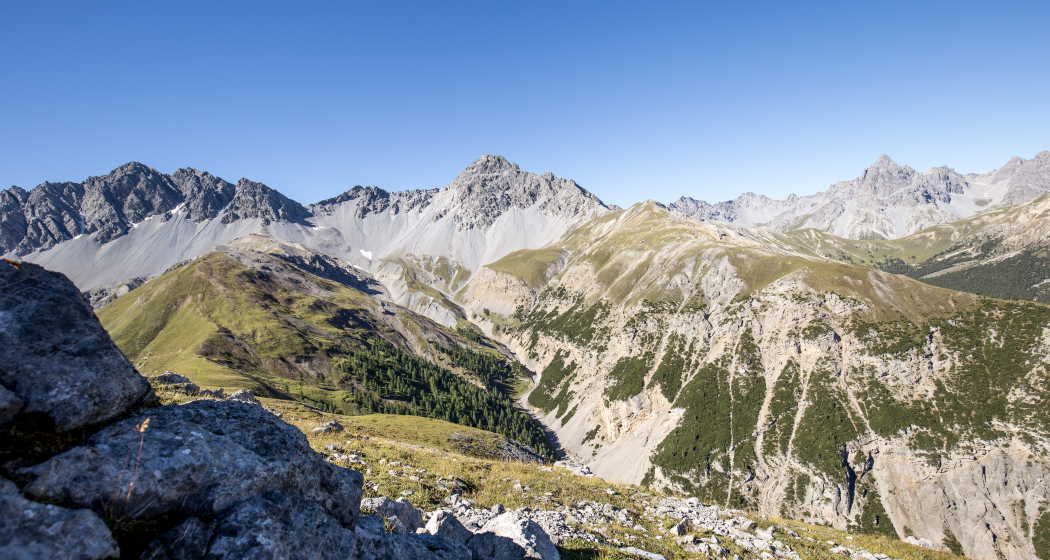 Aussicht vom Mot Tavrü. Aussicht vom Mot Tavrü.