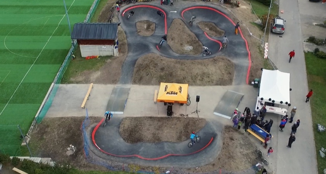 Der Pumptrack aus der Vogelperspektive Der Pumptrack aus der Vogelperspektive