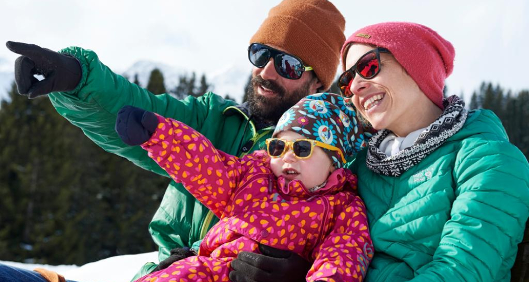 Familie geniesst die Aussicht Familie geniesst die Aussicht