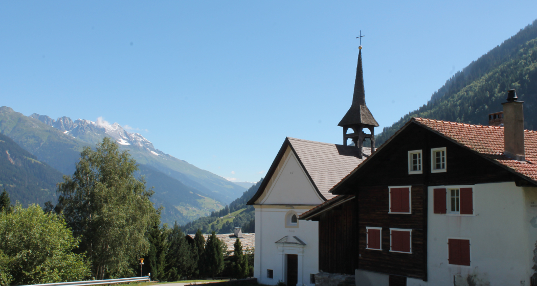Mompé Medel mit Kapelle Mompé Medel mit Kapelle