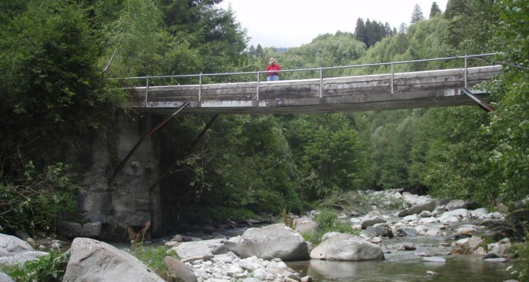 Geröll aus dem Tujetsch im Flussbett Geröll aus dem Tujetsch im Flussbett