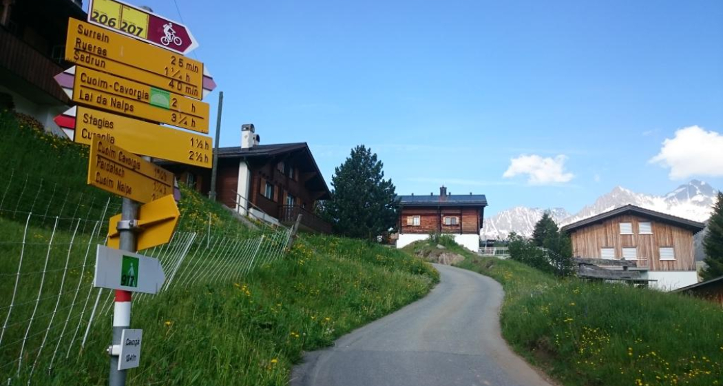Abzweigung in Cavorgia nach Stagias Abzweigung in Cavorgia nach Stagias