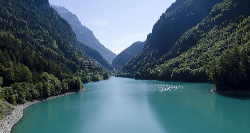 Auf dem Weg kommt man am Stausee Mapragg vorbei Auf dem Weg kommt man am Stausee Mapragg vorbei