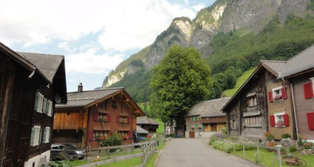 Weisstannen Oberdorf mit Dorflinde Weisstannen Oberdorf mit Dorflinde