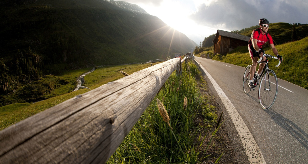 Mit dem Rennrad unterwegs im Prättigau Davos Klosters Mit dem Rennrad unterwegs im Prättigau Davos Klosters