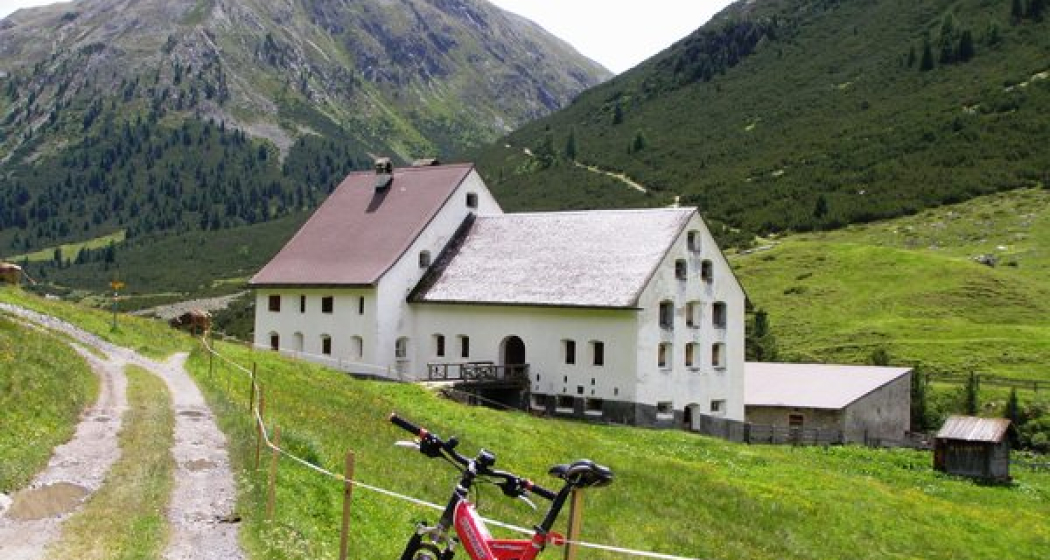 Herrenhaus auf der Alp Serlas Herrenhaus auf der Alp Serlas