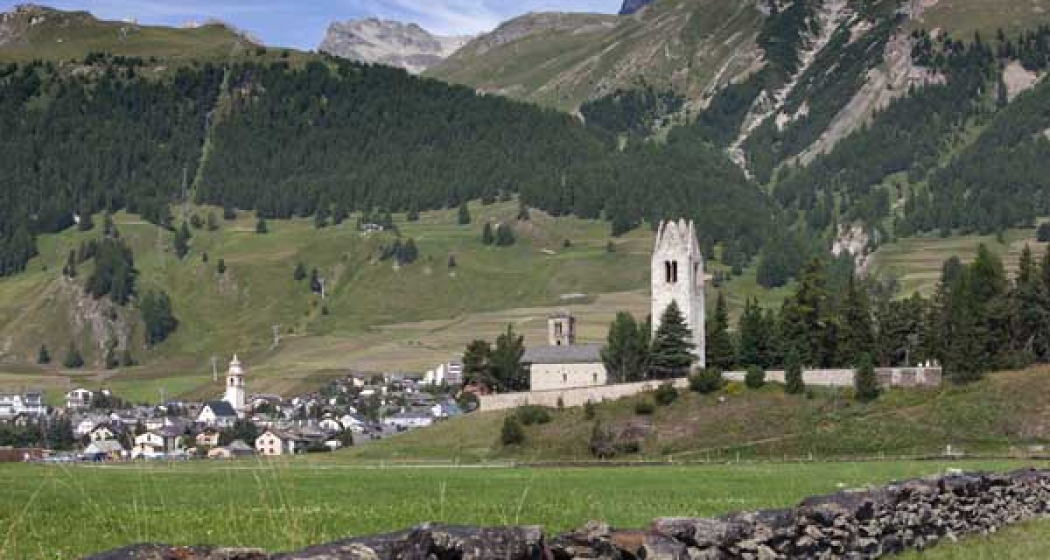 Blick von der Kirche San Gian nach Marguns Blick von der Kirche San Gian nach Marguns