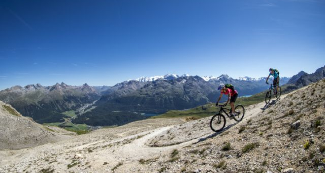 Pistentrasse auf Piz Nair Pistentrasse auf Piz Nair
