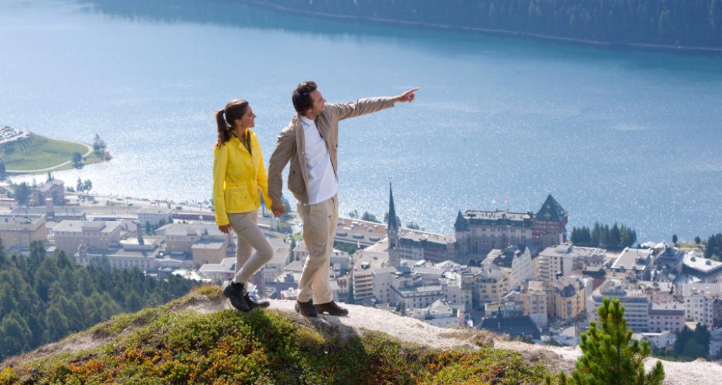 Wandern mit Sicht auf St. Moritz Wandern mit Sicht auf St. Moritz