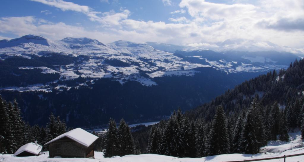 Schöner Ausblick Richtung Skigebiet Obersaxen Schöner Ausblick Richtung Skigebiet Obersaxen