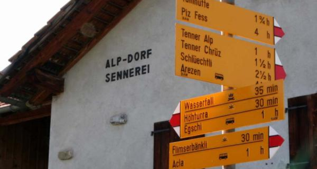 Wegweiser bei der alten Sennerei © B. Steinmann Wegweiser bei der alten Sennerei © B. Steinmann