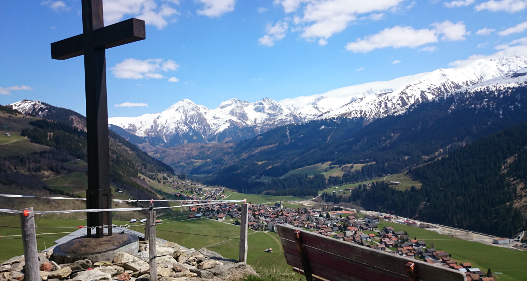 Aufstieg übers Mises Grond - Blick auf Sedrun Aufstieg übers Mises Grond - Blick auf Sedrun