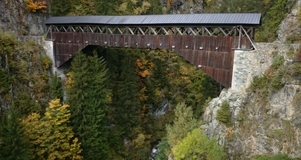 imposante Holzbrücke Punt Gronda imposante Holzbrücke Punt Gronda