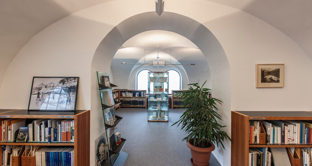 Dokumentationsbibliothek St. Moritz (oua_25151346_image) Dokumentationsbibliothek St. Moritz (oua_25151346_image)
